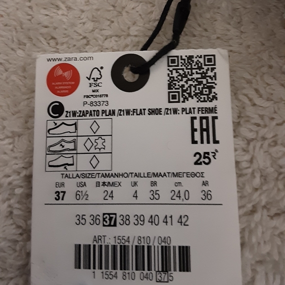 LEATHER BALLET FLATS WITH CHAINLow-heeled leather ballet flats with chain. - Picture 8 of 8